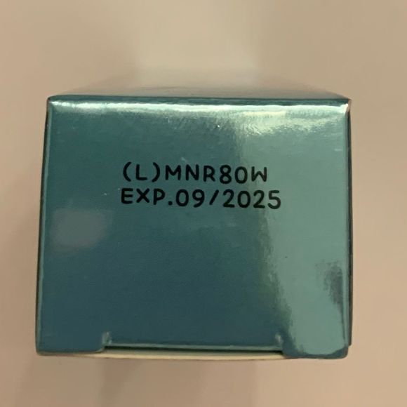 It Cosmetics CC+ Cream Oil-Free Matte with SPF 40 Full-size Medium - Picture 5 of 9